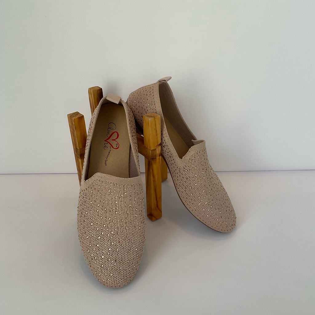 Nw/Ot Women's Mia Amore Tan Slip-On Shoes